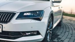 Skoda Superb Atelier - galeria redakcyjna - lewy przedni reflektor - wy??czony