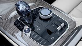 BMW X7 - tunel ?rodkowy mi?dzy fotelami