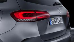 Marcedes Klasa B (2018) - lewy tylny reflektor - w??czony