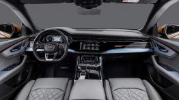 Audi Q8 (2018) - widok ogólny wnętrza z przodu