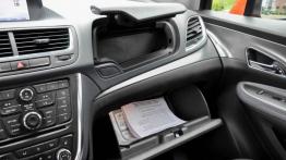 Opel Mokka 1.4 Turbo 140KM - galeria redakcyjna (2) - schowek przedni otwarty
