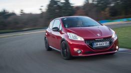 Peugeot 208 GTi 30th Anniversary Edition (2015) - widok z przodu