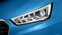 Audi A1 Sportback Facelifting 1.4 TDI ultra (2015) - lewy przedni reflektor - włączony