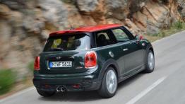 Mini John Cooper Works 2015 - widok z tyłu