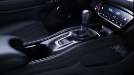 Honda HR-V II (2015) - tunel środkowy między fotelami
