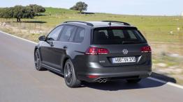 Volkswagen Golf VII GTD Variant (2015) - widok z tyłu