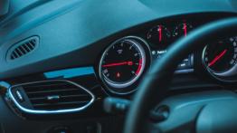 Opel Astra K 1.4 Turbo 150 KM - galeria redakcyjna - zestaw wskaźników