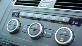 Volkswagen Cross Touran 2.0 TDI 177 KM - galeria redakcyjna - panel sterowania wentylacją i nawiewem