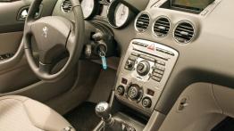 Peugeot 308 SW Facelifting 1.6 e-HDI FAP STT 112KM - galeria redakcyjna - kokpit