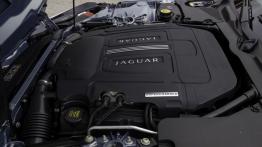 Jaguar F-Type V6 Satellite Grey - maska otwarta