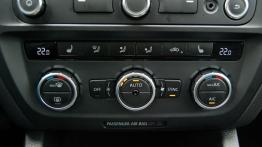 Volkswagen Jetta VI Sedan 1.4 TSI Hybrid 170KM - galeria redakcyjna - panel sterowania wentylacją i 