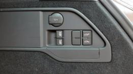 Volkswagen Touareg II SUV 4.2 V8 TDI 340KM - galeria redakcyjna - bagażnik - inne ujęcie