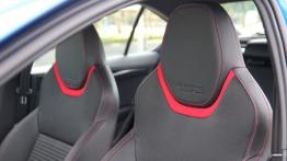 Skoda Octavia III RS - galeria redakcyjna - zagłówek na fotelu pasażera, widok z przod