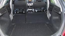 Kia ceed 1.6 CRDi 115KM - galeria redakcyjna - tylna kanapa złożona, widok z bagażnika