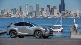 Lexus NX 300h F-Sport (2015) w Seattle - prawy bok