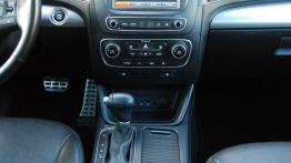 Kia Sorento II Facelifting 2.2 CRDi - galeria redakcyjna - konsola środkowa