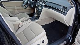 Skoda Superb II Kombi Facelifting 1.8 TSI 160KM - galeria redakcyjna - pełny panel przedni