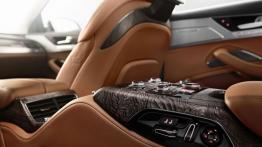 Audi A8 Exclusive Concept (2014) - panel sterowania z tyłu