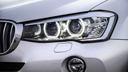 BMW X3 F25 Facelifting (2014) - lewy przedni reflektor - włączony