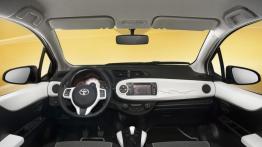 Toyota Yaris Trend - pełny panel przedni