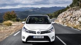 Toyota Verso Facelifting - widok z przodu