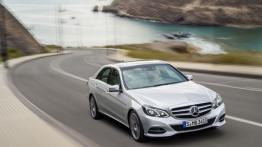 Mercedes E 350 4MATIC Facelifting - widok z przodu