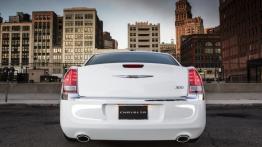 Chrysler 300 Motown Edition - widok z tyłu
