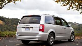 Chrysler Town and Country S - widok z tyłu