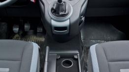 Citroen Berlingo II Combi 1.6 HDI FAP 110KM - galeria redakcyjna - tunel środkowy między fotelami