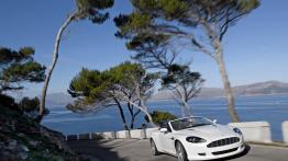 Aston Martin DB9 Volante - widok z przodu