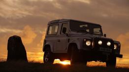 Land Rover Defender 2012 - widok z przodu