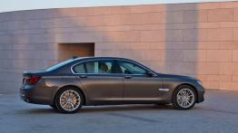BMW serii 7 F02 Facelifting - prawy bok