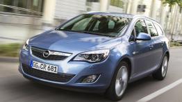 Opel Astra Sports Tourer - widok z przodu
