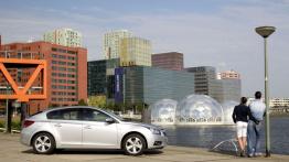 Chevrolet Cruze hatchback ECO-TEC - prawy bok