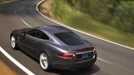 Jaguar XKR Coupe 2006 - widok z tyłu