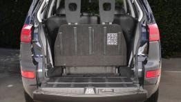 Peugeot 4007 - tył - bagażnik otwarty