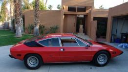 Lamborghini Uracco - prawy bok