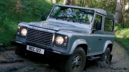 Land Rover Defender 2007 - widok z przodu