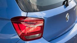 BMW M135i - lewy tylny reflektor - włączony