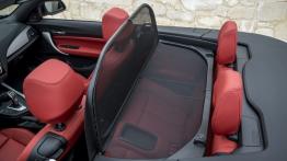 BMW 228i Cabrio (2015) - wersja amerykańska - windshot rozłożony