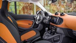 Smart fortwo III (2015) - widok ogólny wnętrza z przodu