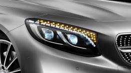 Mercedes klasy S Coupe (2014) - prawy przedni reflektor - włączony
