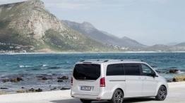 Mercedes klasy V (2014) - widok z tyłu