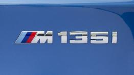 BMW M135i - emblemat