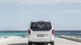 Mercedes klasy V (2014) - widok z tyłu