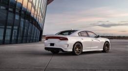 Dodge Charger SRT Hellcat (2015) - widok z tyłu