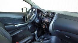 Nissan Note II 1.5 dCi (2013) - widok ogólny wnętrza z przodu