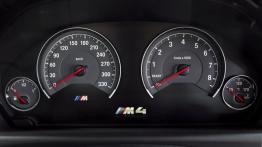 BMW M4 F82 Coupe (2014) - zestaw wskaźników