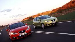 Seat Ibiza 2008 - przód - reflektory włączone