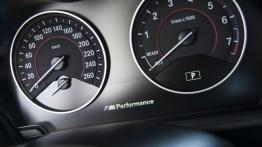 BMW M135i - obrotomierz